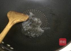 西兰花炒香菇的做法图解3
