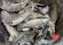 炸小鱼的做法图解7