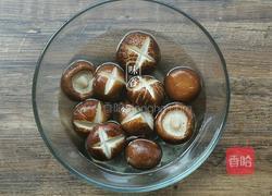 香菇栗子鸡爪汤的做法图解5