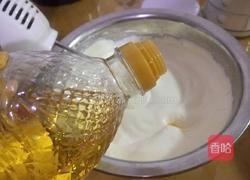 椰蓉蓝莓分蛋海绵小蛋糕的做法图解5