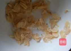 虾米鸡蛋汤的做法图解2