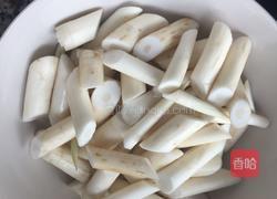 竹荪草芽炖鸡汤的做法图解4