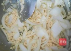鸡蛋炒圆葱的做法图解6