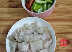 辣椒炒五花肉的做法图解1