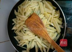 土豆香菜汤的做法图解2