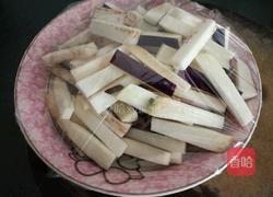 咸鱼茄子煲的做法图解1