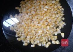 辣椒炒玉米粒的做法图解2