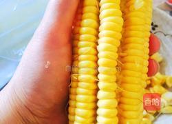 快速剥玉米粒的做法图解3