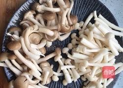 秋葵鲜菇炒蛋的做法图解2