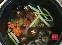 香菇鸡腿汤的做法图解3
