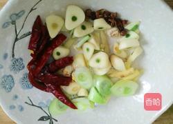 烧菠菜根的做法图解1