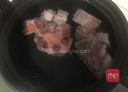 老火黄精枸杞牛尾汤的做法图解2