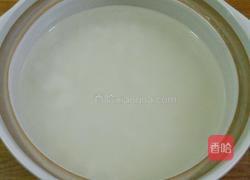 皮蛋瘦肉粥的做法图解1