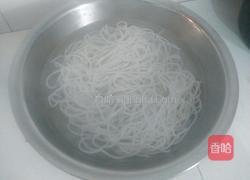 西红柿炒面的做法图解2