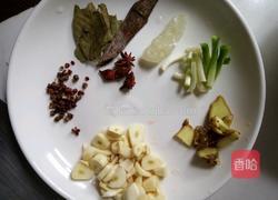 西红柿口蘑炖牛腩的做法图解3