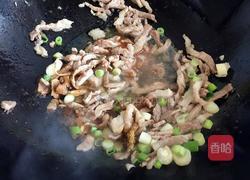 猪耳朵豆角丝炒肉的做法图解8