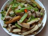 芹菜香干炒肉