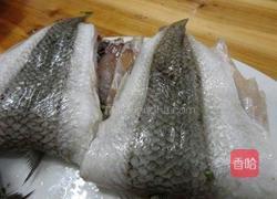 香葱奎龙鱼肉饼的做法图解2