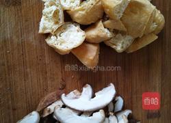 白菜香菇油面筋煲的做法图解3