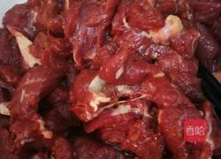 牛肉炒菜心的做法图解1