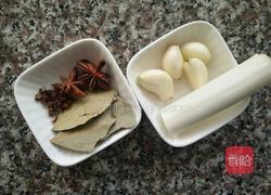 土豆烧排骨的做法图解1