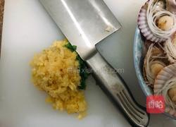 蒜蓉粉丝蒸扇贝的做法图解3