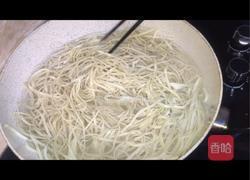 香菇酱拌面的做法图解1