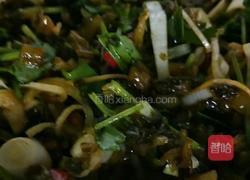 生腌酸菜蒜苗香菜的做法图解4