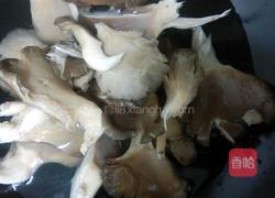 蘑菇炒肉的做法图解3