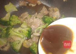 猪肉炒西兰花的做法图解8