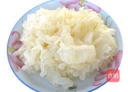 桃胶雪燕皂角米银耳椰浆鹌鹑蛋甜汤的做法图解4