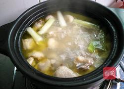 板栗炖鸡的做法图解7