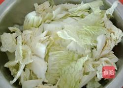 榛蘑炒菜白菜的做法图解1
