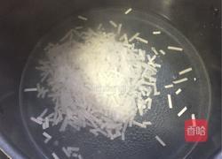 虾仁小白菜面的做法图解2