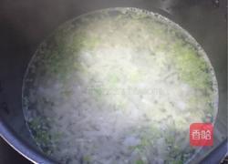 虾仁小白菜面的做法图解5