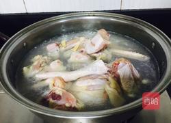 瑶柱板栗黄芪土鸡汤的做法图解3