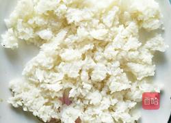 鱼丸蛋炒饭的做法图解2