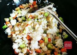 鱼丸蛋炒饭的做法图解4