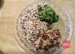 香菇腊肉包的做法图解2