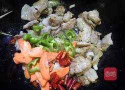 辣椒胡萝卜炒五花肉的做法图解9