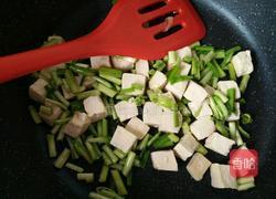 青蒜苗炒豆腐的做法图解5