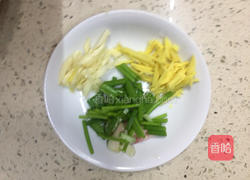 彩豆菜椒鸡肉丝的做法图解2
