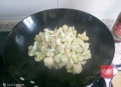 西红柿炒菜花的做法图解3