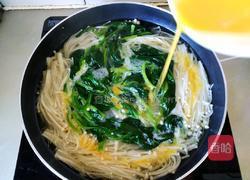 金针菇鸡蛋菠菜汤的做法图解13