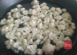 兰州西红柿炒菜花的做法图解1