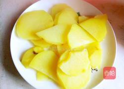 土豆烧鸡肉的做法图解2