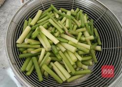 蒜苔炒肉的做法图解3
