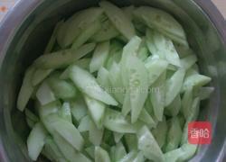 黄瓜炒虾仁的做法图解1