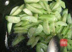 黄瓜炒虾仁的做法图解3