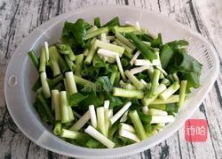 马口鱼烩小葱的做法图解2